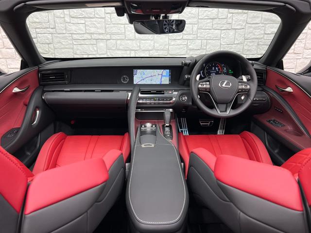 ＬＣ ＬＣ５００　コンバーチブル　ＬＥＸＵＳセーフティシステム＋／１オーナー車／禁煙／屋内保管車／電動オープン／純正ＯＰ鍛造２１ＡＷ／レッド本革シート（シートエアコン＆ヒーター）／ＨＵＤヘッドアップディスプレイ／ドラレコ／ＥＴＣ２．０（4枚目）