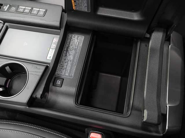 ＬＸ ＬＸ６００　Ｆスポーツ仕様（新品純正部品使用）／樹脂部２０２ブラック塗装／１オーナー車／禁煙車／屋内保管／Ｒエンターテイメント／本革／ＳＲ／パノラマビューカメラ／デジタルミラー／置くだけ充電／Ｐバックドア／ＥＴＣ（17枚目）