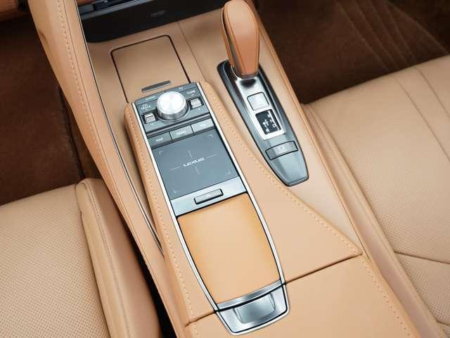 ＬＣ ＬＣ５００　コンバーチブル　令和５年後期モデル／走行２０００キロ／１オーナー車／禁煙車／屋内保管車／マークレビンソン／純正ＯＰ２１インチ鍛造ホイール／茶本革シート（冷温機能付）／アルカンターラメーターフード／ＨＵＤ／ＥＴＣ２．０（16枚目）