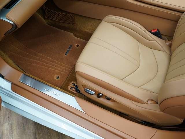 ＬＣ ＬＣ５００　コンバーチブル　令和５年後期モデル／走行２０００キロ／１オーナー車／禁煙車／屋内保管車／マークレビンソン／純正ＯＰ２１インチ鍛造ホイール／茶本革シート（冷温機能付）／アルカンターラメーターフード／ＨＵＤ／ＥＴＣ２．０（77枚目）