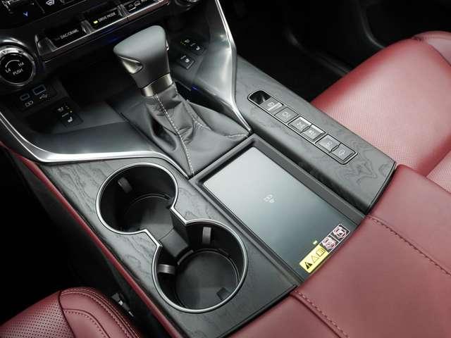 ご納車時には、外装ポリマーコーティング＆内装は高温スチームを利用し、徹底クリーリング致しましてからの、お渡しとなります♪お客様のご希望でしたら、ガラスコーティングもご対応させて頂きます♪