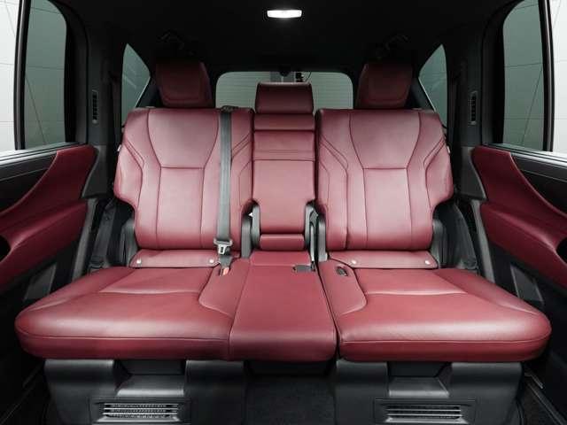 【マークレビンソン／Ｒエンターテイメント搭載】後席シートもバッチリの状態となります！使用感もなく、非常に綺麗な状態を保っております！嫌な臭いも全くなく、【禁煙車】となります！