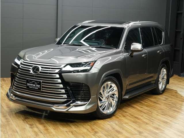 当社では【自社整備工場】も完備！納車前の点検はもちろんお客様に快適に乗っていただくために、ふだん見ることのない車輌底部やタイヤハウス、エンジンルームなど不可視部分まで徹底的に仕上げております。