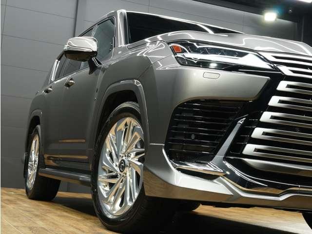 当社ではお客様のあらゆるご要望に応えられるように【自社カスタム工場】を完備！、大口径ホイールの組み替えも可能なタイヤチェンジャーを備えておりますので、インチアップをご検討のお客様はどうぞご相談下さい！