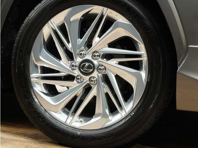 当社ではカスタムにも力入れております！オリジナルエアロ、ホイールをはじめ、当社オリジナルコンプリートカーの製作、その他にも社外ホイール、モデリスタエアロ、ＴＲＤエアロ、何でもご相談下さい！