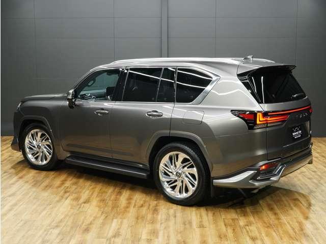 当店では、ご契約いただいた車両に、『レクサスメーカー保証』をお付けいただけます！遠方のお客様や、納車後に弊社にてメンテナンスが難しいお客様にも、安心してご契約が可能となります！最上級保証プランです！