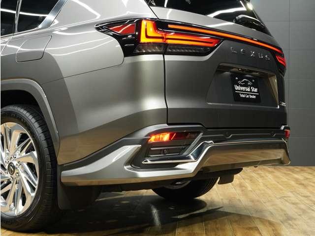 当社ではお客様のあらゆるご要望に応えられるように【自社カスタム工場】を完備！、大口径ホイールの組み替えも可能なタイヤチェンジャーを備えておりますので、インチアップをご検討のお客様はどうぞご相談下さい！