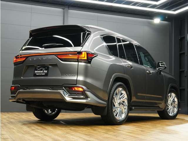 当社では【自社整備工場】も完備！納車前の点検はもちろんお客様に快適に乗っていただくために、ふだん見ることのない車輌底部やタイヤハウス、エンジンルームなど不可視部分まで徹底的に仕上げております。