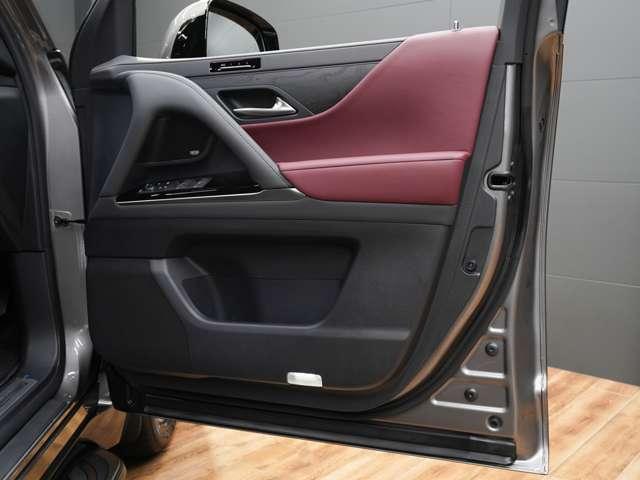 当社ではお客様のあらゆるご要望に応えられるように【自社カスタム工場】を完備！、大口径ホイールの組み替えも可能なタイヤチェンジャーを備えておりますので、インチアップをご検討のお客様はどうぞご相談下さい！