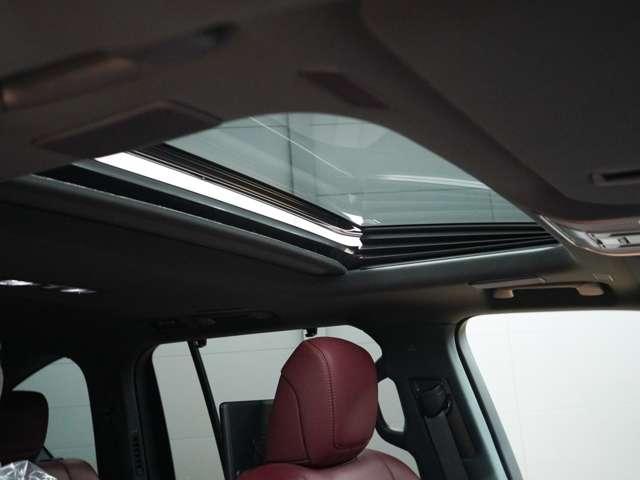 当店はレクサス車をメインにトヨタ車、外車を、常時１００台程の在庫車を所有しております！ご来店前には必ずご連絡をお願いしております！ご来店予約、在庫確認は【０７２−２６７−７２２２】までお願い致します！