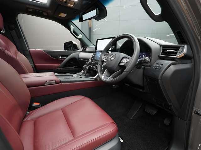 当店では、ご契約いただいた車両に、『レクサスメーカー保証』をお付けいただけます！遠方のお客様や、納車後に弊社にてメンテナンスが難しいお客様にも、安心してご契約が可能となります！最上級保証プランです！