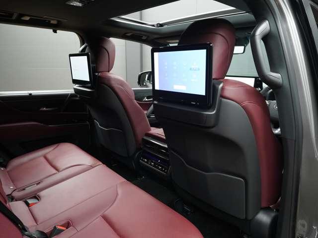 当社では【自社整備工場】も完備！納車前の点検はもちろんお客様に快適に乗っていただくために、ふだん見ることのない車輌底部やタイヤハウス、エンジンルームなど不可視部分まで徹底的に仕上げております。