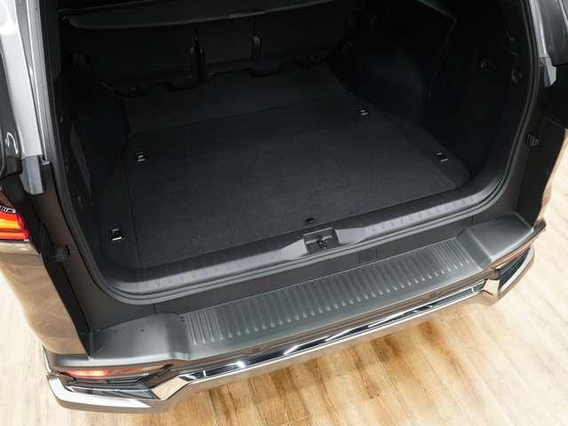 当店では、ご契約いただいた車両に、『レクサスメーカー保証』をお付けいただけます！遠方のお客様や、納車後に弊社にてメンテナンスが難しいお客様にも、安心してご契約が可能となります！最上級保証プランです！