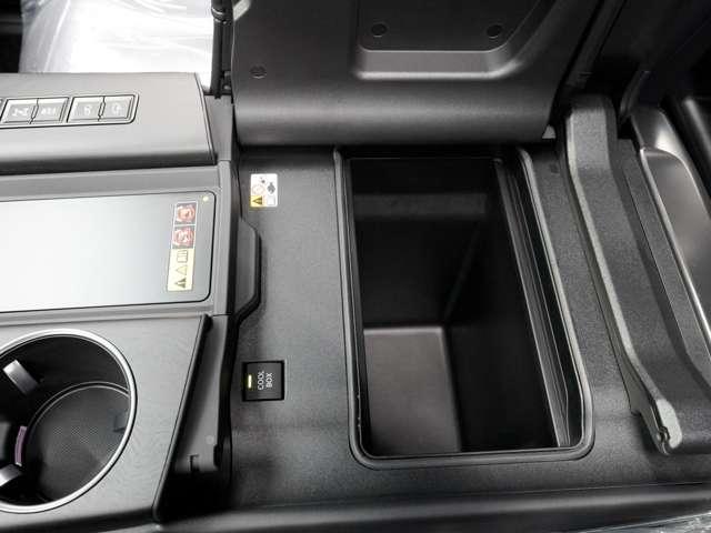 ■外装：グラファイトブラックガラスフレーク■内装：ブラック■７人乗り■電動格納サードシート■リフレッシングシート■ハンズフリーパワーバックドア■全ドアイージークローズドア■ルーフレール