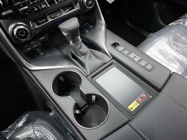 ★状態良質オススメ車両★内外装共に使用感は少なく、非常に状態は良好なお車となります！是非【ご来店ご予約】【オンライン商談ご予約】をお待ちしております！