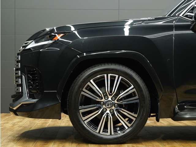 当店はレクサス車をメインにトヨタ車、外車を、常時１００台程の在庫車を所有しております！ご来店前には必ずご連絡をお願いしております！ご来店予約、在庫確認は【０７２−２６７−７２２２】までお願い致します！