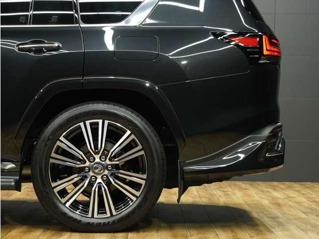 当店では、ご契約いただいた車両に、『レクサスメーカー保証』をお付けいただけます！遠方のお客様や、納車後に弊社にてメンテナンスが難しいお客様にも、安心してご契約が可能となります！最上級保証プランです！