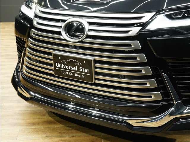 当社では【自社整備工場】も完備！納車前の点検はもちろんお客様に快適に乗っていただくために、ふだん見ることのない車輌底部やタイヤハウス、エンジンルームなど不可視部分まで徹底的に仕上げております。