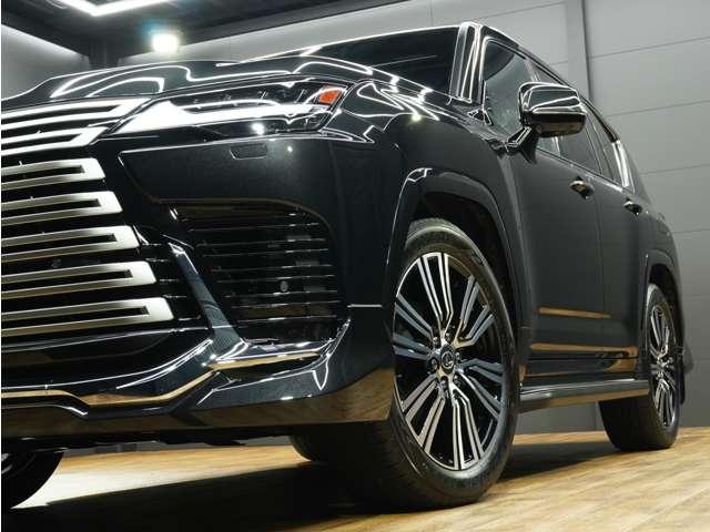 当社ではお客様のあらゆるご要望に応えられるように【自社カスタム工場】を完備！、大口径ホイールの組み替えも可能なタイヤチェンジャーを備えておりますので、インチアップをご検討のお客様はどうぞご相談下さい！