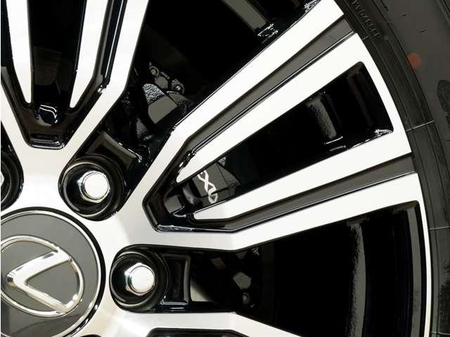 当店はレクサス車をメインにトヨタ車、外車を、常時１００台程の在庫車を所有しております！ご来店前には必ずご連絡をお願いしております！ご来店予約、在庫確認は【０７２−２６７−７２２２】までお願い致します！