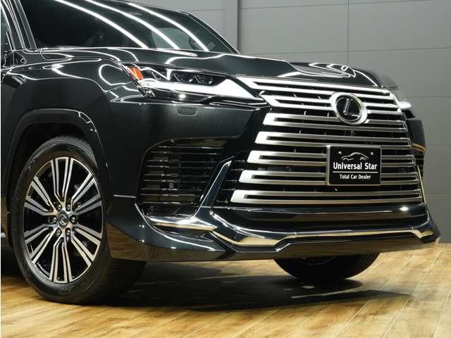 当社では【自社整備工場】も完備！納車前の点検はもちろんお客様に快適に乗っていただくために、ふだん見ることのない車輌底部やタイヤハウス、エンジンルームなど不可視部分まで徹底的に仕上げております。