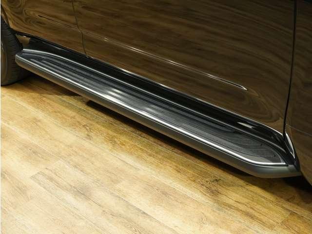 当店はレクサス車をメインにトヨタ車、外車を、常時１００台程の在庫車を所有しております！ご来店前には必ずご連絡をお願いしております！ご来店予約、在庫確認は【０７２−２６７−７２２２】までお願い致します！