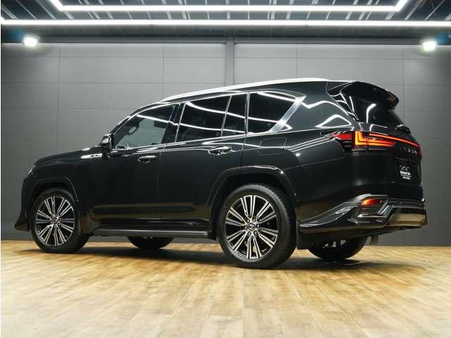 当社ではお客様のあらゆるご要望に応えられるように【自社カスタム工場】を完備！、大口径ホイールの組み替えも可能なタイヤチェンジャーを備えておりますので、インチアップをご検討のお客様はどうぞご相談下さい！