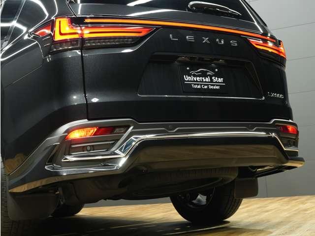 当店はレクサス車をメインにトヨタ車、外車を、常時１００台程の在庫車を所有しております！ご来店前には必ずご連絡をお願いしております！ご来店予約、在庫確認は【０７２−２６７−７２２２】までお願い致します！