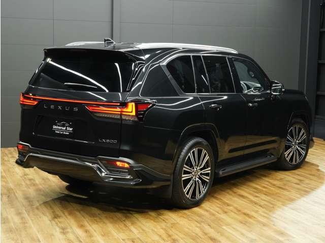 当社では【自社整備工場】も完備！納車前の点検はもちろんお客様に快適に乗っていただくために、ふだん見ることのない車輌底部やタイヤハウス、エンジンルームなど不可視部分まで徹底的に仕上げております。