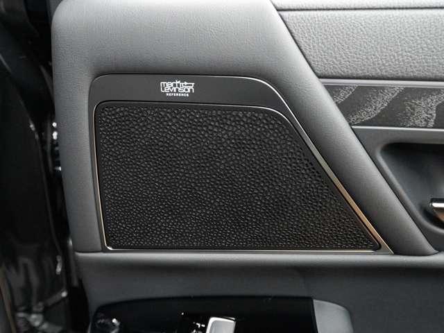 当社ではお客様のあらゆるご要望に応えられるように【自社カスタム工場】を完備！、大口径ホイールの組み替えも可能なタイヤチェンジャーを備えておりますので、インチアップをご検討のお客様はどうぞご相談下さい！