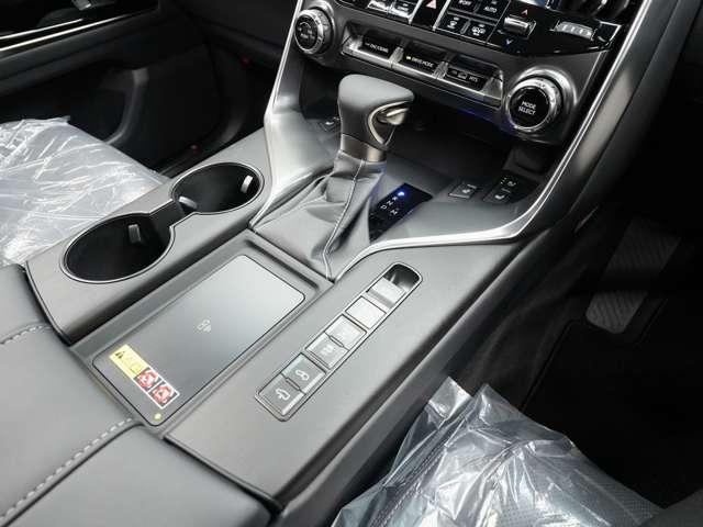 当社ではお客様のあらゆるご要望に応えられるように【自社カスタム工場】を完備！、大口径ホイールの組み替えも可能なタイヤチェンジャーを備えておりますので、インチアップをご検討のお客様はどうぞご相談下さい！