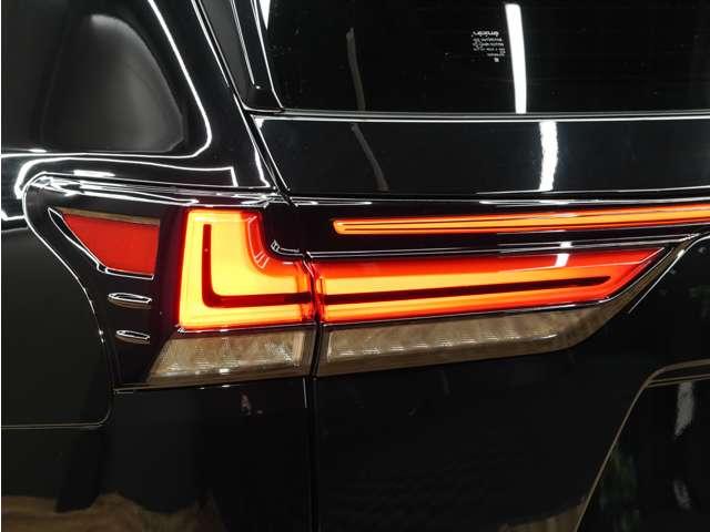 ＬＸ ＬＸ６００　ＵＮＩＶＥＲＳＡＬＤＥＳＩＧＮカスタム（前後エアロ／Ｒウイング／２４ｉｎホイール）／Ｆスポーツ仕様（新品純正部品）／１オーナー車／禁煙／屋内保管／Ｒエンター／ワイヤレス充電／Ｐバックドア／ＥＴＣ２．０（58枚目）