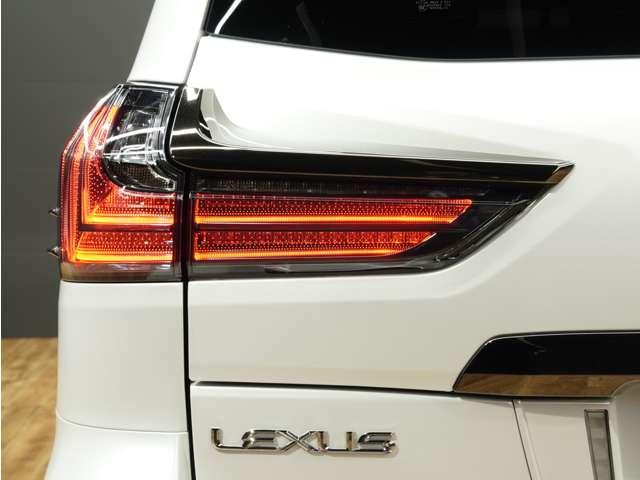 ＬＸ ＬＸ５７０ブラックシークエンス　１オーナー／禁煙／屋内保管／令和２年１２月最終後期／モデリスタエアロ＆２１ＡＷ／マクレビ／パノラマビューカメラ／ドラレコ／黒本革（冷温機能付）／ＳＲ／ＣＯＯＬＢＯＸ／ＨＵＤ／ＥＴＣ２．０／Ｐバックドア（53枚目）
