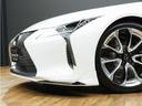 当社では【自社整備工場】も完備!納車前の点検はもちろんお客様に快適に乗っていただくために、ふだん見ることのない車輌底部やタイヤハウス、エンジンルームなど不可視部分まで徹底的に仕上げております。