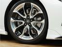 当社では【自社整備工場】も完備!納車前の点検はもちろんお客様に快適に乗っていただくために、ふだん見ることのない車輌底部やタイヤハウス、エンジンルームなど不可視部分まで徹底的に仕上げております。