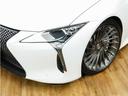 当社では【自社整備工場】も完備!納車前の点検はもちろんお客様に快適に乗っていただくために、ふだん見ることのない車輌底部やタイヤハウス、エンジンルームなど不可視部分まで徹底的に仕上げております。