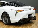当社では【自社整備工場】も完備!納車前の点検はもちろんお客様に快適に乗っていただくために、ふだん見ることのない車輌底部やタイヤハウス、エンジンルームなど不可視部分まで徹底的に仕上げております。