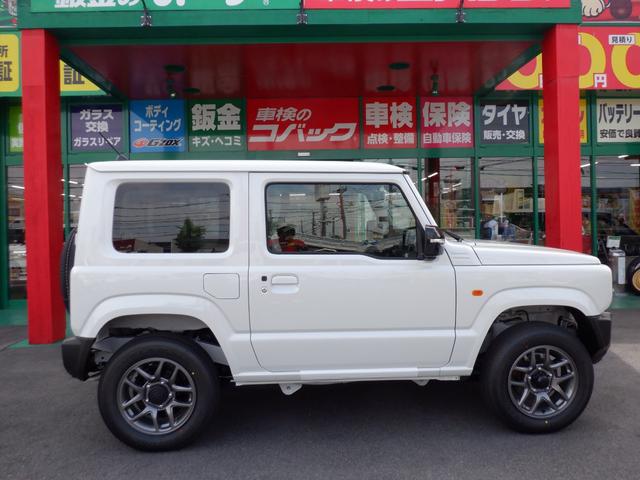 ジムニー ＸＣ　届出済未使用　オートマ　スズキセーフティーサポート　パールホワイト　衝突軽減ブレーキ　４速オートマチック　パートタイム４ＷＤ　スマートキープッシュスタート　ＬＥＤヘッドライト　シートヒーター　カスタムベースフルノーマル（4枚目）