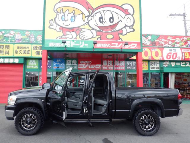 ダッジ・ラム ラム４ＷＤ６人乗りＶ８２００８モデル１ナンバー　４７００ＣＣオートマチックＦＵＥＬオフロードホイール３３インチ　リフトアップ　Ｓｕｍｍｉｔレーシングステップバー　ＬＥＤヘッド＆スモークテール　ＵＳ純正ベッドライナ　クロムバンパー＆グリル（13枚目）
