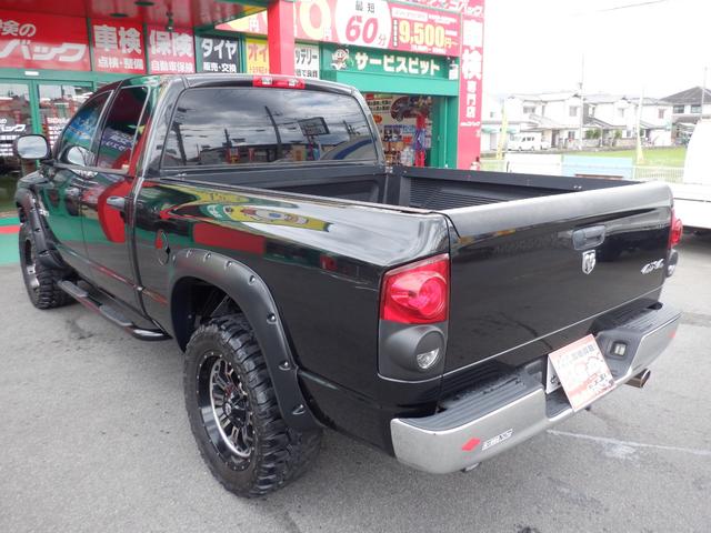 ダッジ・ラム ラム４ＷＤ６人乗りＶ８２００８モデル１ナンバー　４７００ＣＣオートマチックＦＵＥＬオフロードホイール３３インチ　リフトアップ　Ｓｕｍｍｉｔレーシングステップバー　ＬＥＤヘッド＆スモークテール　ＵＳ純正ベッドライナ　クロムバンパー＆グリル（15枚目）