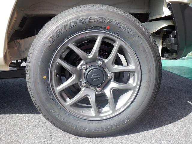 ジムニー ＸＣ　ＡＴ　４ＷＤ　２トーンルーフ　カスタマイズベース　届出済未使用車　ＸＣグレード　シフォンアイボリーメタリック２トーン　４速オートマチック　４ＷＤ　どノーマル　ＬＥＤヘッド＆フォグ　スマートキープッシュスタート（18枚目）
