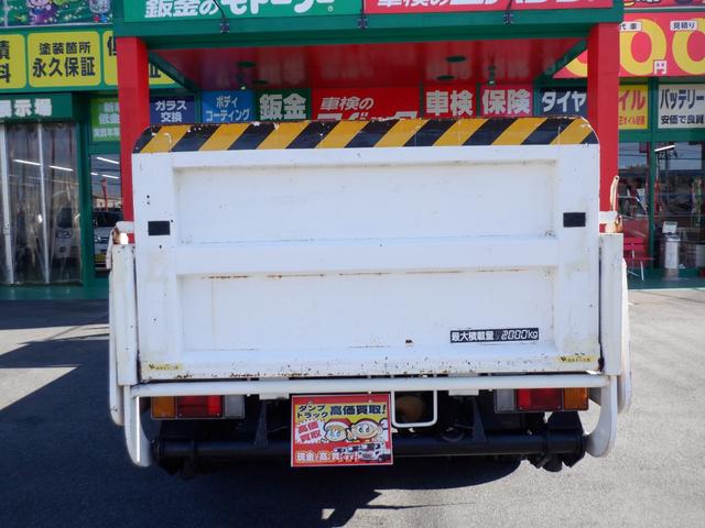 アトラストラック アーム式パワーゲート新明和　平床２ｔ　４ナンバー　荷台床縞鉄　茨木県産ワンオーナー自社下取車　５ＭＴ　２ＷＤ　新明和パワーゲートアーム式　左電格ミラー　荷台床縞鋼板鉄板貼　ＮＯＸ／ＰＭ対策地域外　レザー調シートカバー　ＥＴＣ　新タイヤ交換（3枚目）