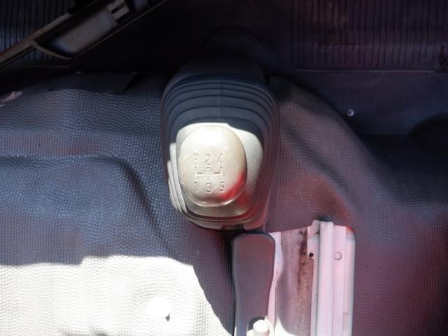 アトラストラック アーム式パワーゲート新明和　平床２ｔ　４ナンバー　荷台床縞鉄　茨木県産ワンオーナー自社下取車　５ＭＴ　２ＷＤ　新明和パワーゲートアーム式　左電格ミラー　荷台床縞鋼板鉄板貼　ＮＯＸ／ＰＭ対策地域外　レザー調シートカバー　ＥＴＣ　新タイヤ交換（11枚目）