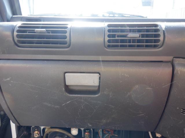 アトラストラック アーム式パワーゲート新明和　平床２ｔ　４ナンバー　荷台床縞鉄　茨木県産ワンオーナー自社下取車　５ＭＴ　２ＷＤ　新明和パワーゲートアーム式　左電格ミラー　荷台床縞鋼板鉄板貼　ＮＯＸ／ＰＭ対策地域外　レザー調シートカバー　ＥＴＣ　新タイヤ交換（15枚目）