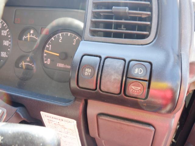 アトラストラック アーム式パワーゲート新明和　平床２ｔ　４ナンバー　荷台床縞鉄　茨木県産ワンオーナー自社下取車　５ＭＴ　２ＷＤ　新明和パワーゲートアーム式　左電格ミラー　荷台床縞鋼板鉄板貼　ＮＯＸ／ＰＭ対策地域外　レザー調シートカバー　ＥＴＣ　新タイヤ交換（19枚目）
