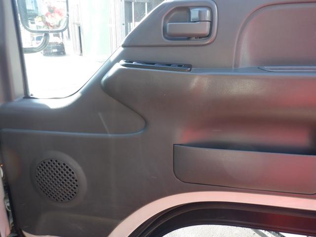 アトラストラック アーム式パワーゲート新明和　平床２ｔ　４ナンバー　荷台床縞鉄　茨木県産ワンオーナー自社下取車　５ＭＴ　２ＷＤ　新明和パワーゲートアーム式　左電格ミラー　荷台床縞鋼板鉄板貼　ＮＯＸ／ＰＭ対策地域外　レザー調シートカバー　ＥＴＣ　新タイヤ交換（23枚目）