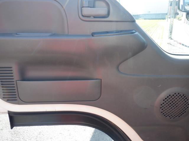 アトラストラック アーム式パワーゲート新明和　平床２ｔ　４ナンバー　荷台床縞鉄　茨木県産ワンオーナー自社下取車　５ＭＴ　２ＷＤ　新明和パワーゲートアーム式　左電格ミラー　荷台床縞鋼板鉄板貼　ＮＯＸ／ＰＭ対策地域外　レザー調シートカバー　ＥＴＣ　新タイヤ交換（24枚目）