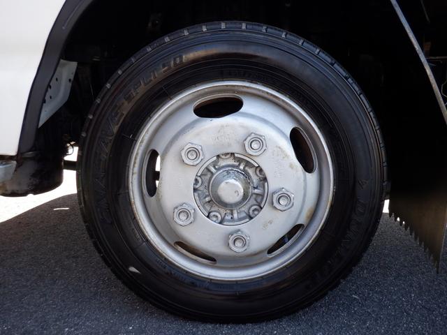 アトラストラック アーム式パワーゲート新明和　平床２ｔ　４ナンバー　荷台床縞鉄　茨木県産ワンオーナー自社下取車　５ＭＴ　２ＷＤ　新明和パワーゲートアーム式　左電格ミラー　荷台床縞鋼板鉄板貼　ＮＯＸ／ＰＭ対策地域外　レザー調シートカバー　ＥＴＣ　新タイヤ交換（29枚目）