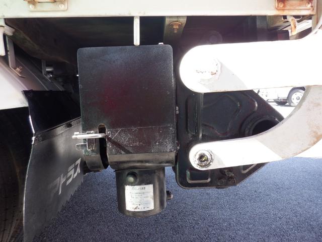 アトラストラック アーム式パワーゲート新明和　平床２ｔ　４ナンバー　荷台床縞鉄　茨木県産ワンオーナー自社下取車　５ＭＴ　２ＷＤ　新明和パワーゲートアーム式　左電格ミラー　荷台床縞鋼板鉄板貼　ＮＯＸ／ＰＭ対策地域外　レザー調シートカバー　ＥＴＣ　新タイヤ交換（31枚目）