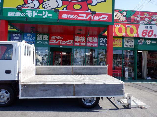 アトラストラック アーム式パワーゲート新明和　平床２ｔ　４ナンバー　荷台床縞鉄　茨木県産ワンオーナー自社下取車　５ＭＴ　２ＷＤ　新明和パワーゲートアーム式　左電格ミラー　荷台床縞鋼板鉄板貼　ＮＯＸ／ＰＭ対策地域外　レザー調シートカバー　ＥＴＣ　新タイヤ交換（36枚目）